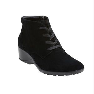 EUC! CLARKS Allura Astra Black Suede Wedge Laced Booties 10